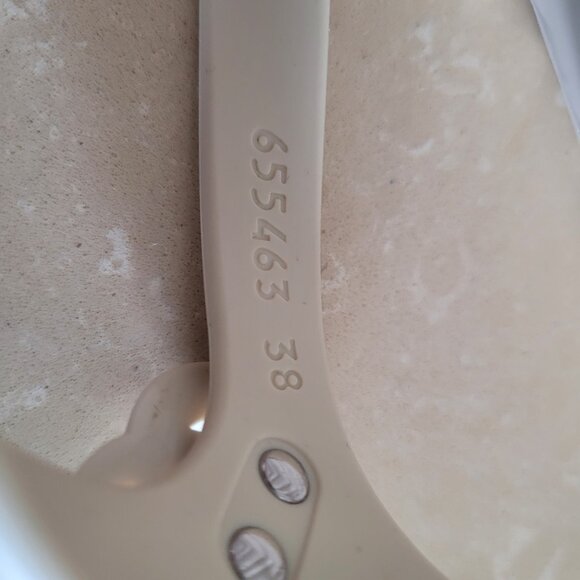 Gucci Marmont Platform Flip Flops w/Metal Emblem - Picture 9 of 10